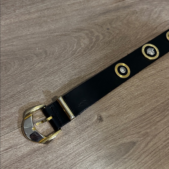 Versace Vintage Medusa Black Leather Gold Accents Belt - Picture 5 of 9